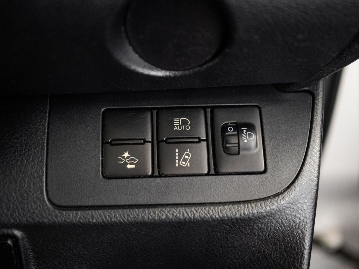 Toyota Sienta 2018 - фото автомобиля