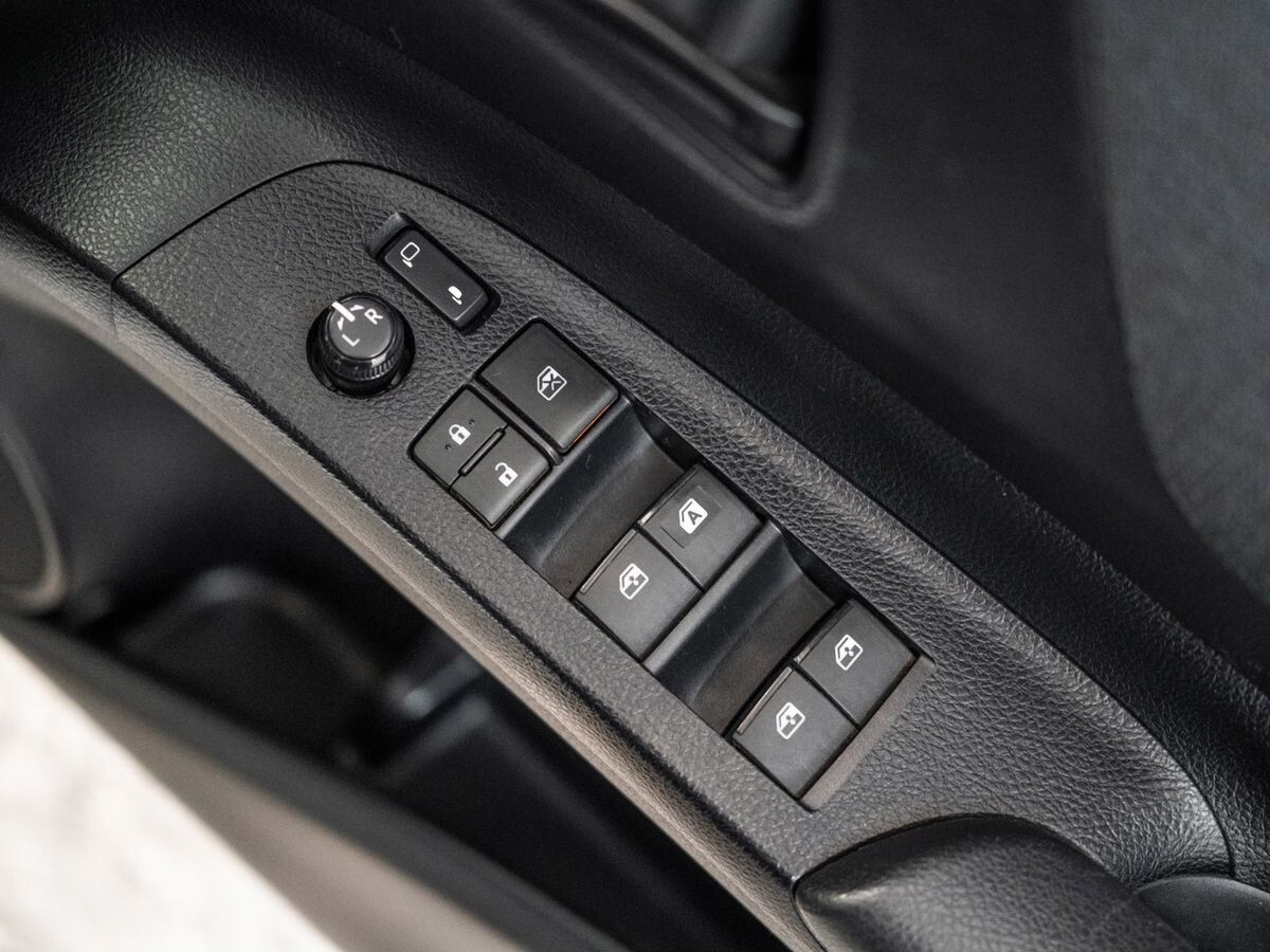 Toyota Sienta 2018 - фото автомобиля