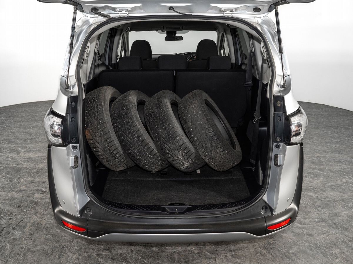 Toyota Sienta 2018 - фото автомобиля