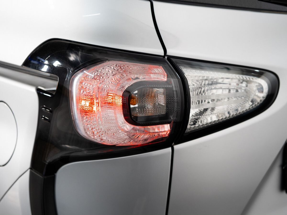 Toyota Sienta 2018 - фото автомобиля