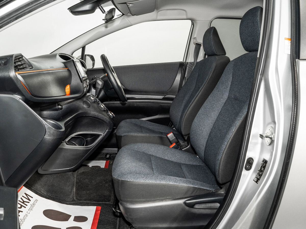 Toyota Sienta 2018 - фото автомобиля