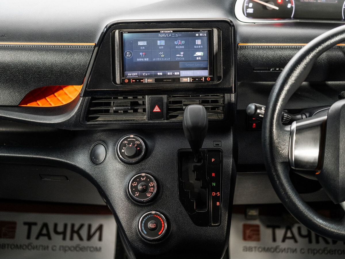 Toyota Sienta 2018 - фото автомобиля