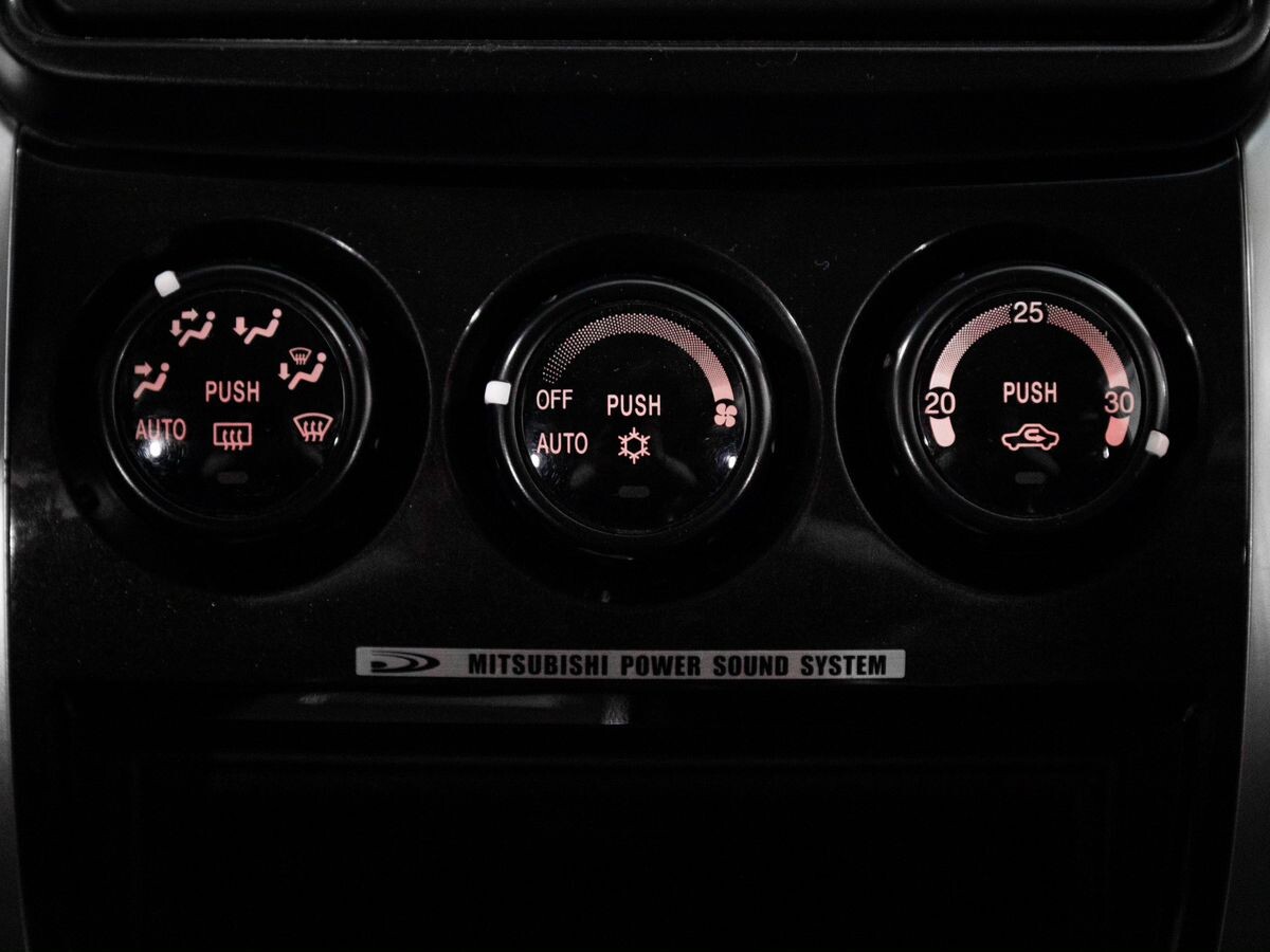 Mitsubishi Pajero Sport 2011 - фото автомобиля