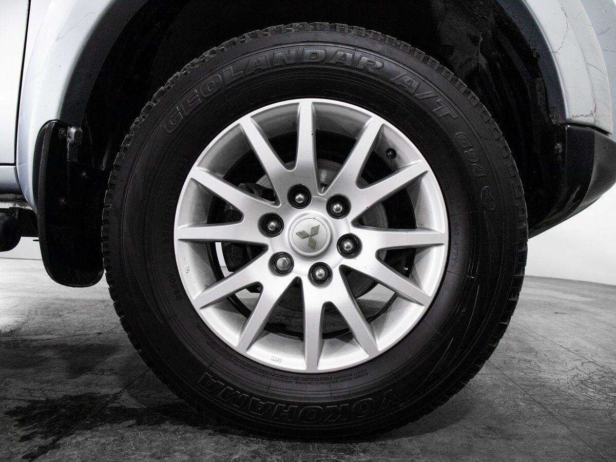 Mitsubishi Pajero Sport 2011 - фото автомобиля