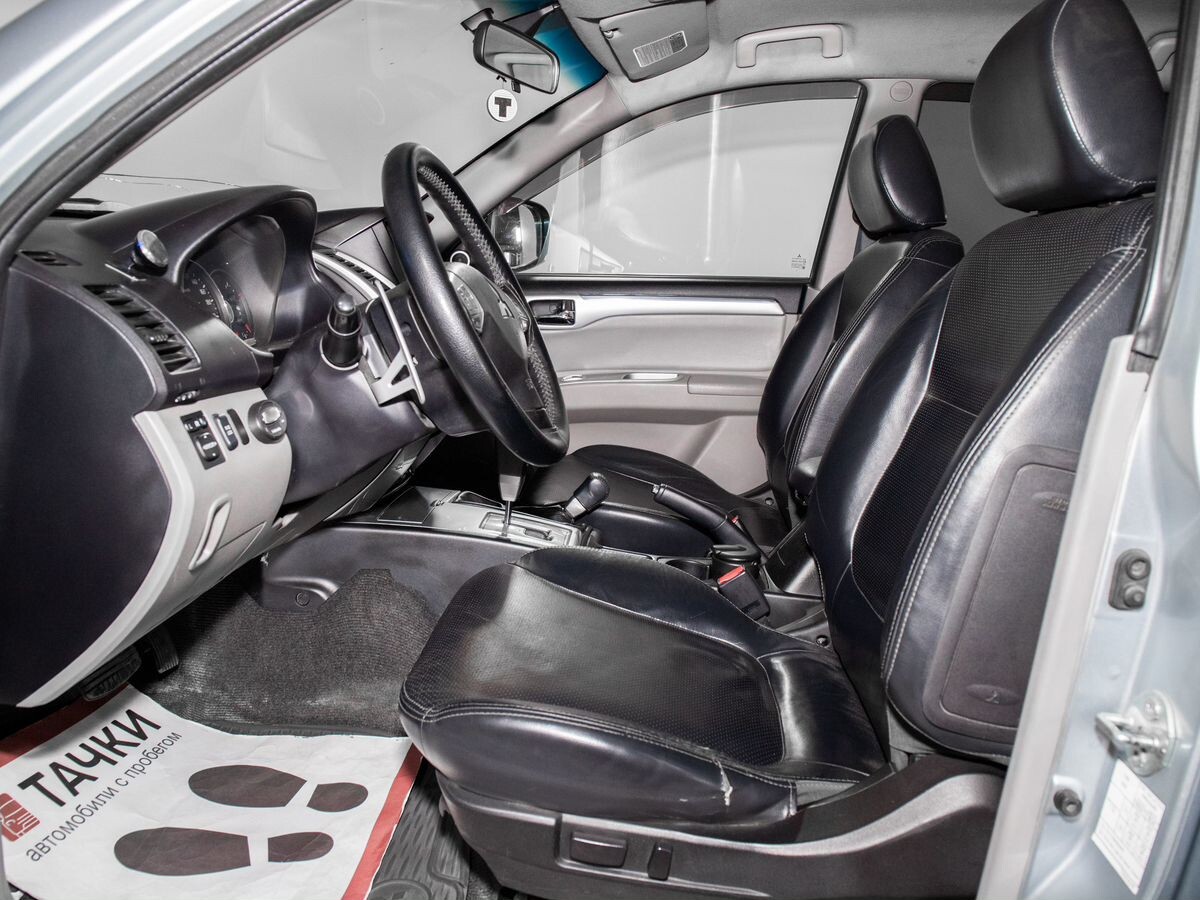 Mitsubishi Pajero Sport 2011 - фото автомобиля