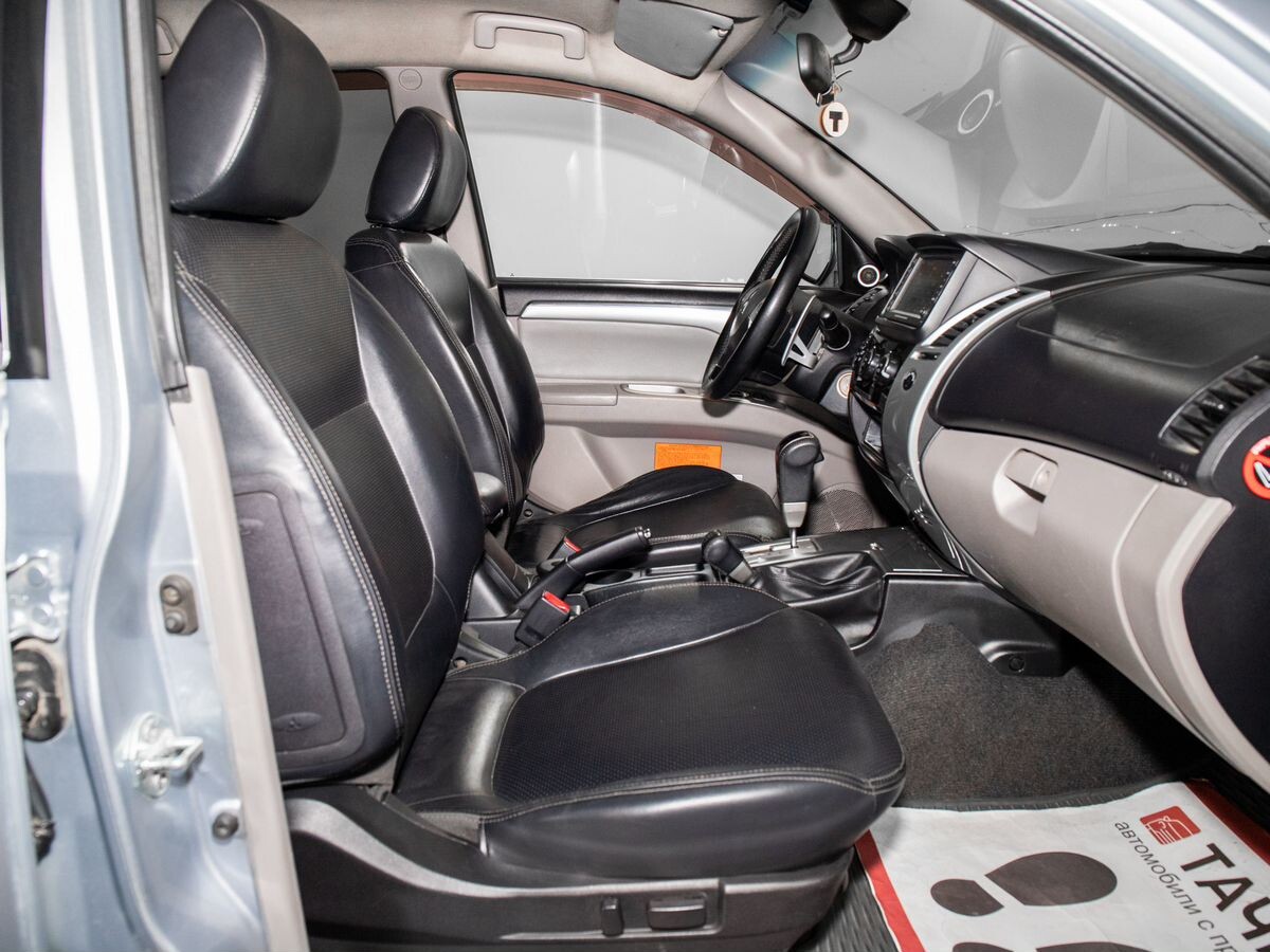 Mitsubishi Pajero Sport 2011 - фото автомобиля