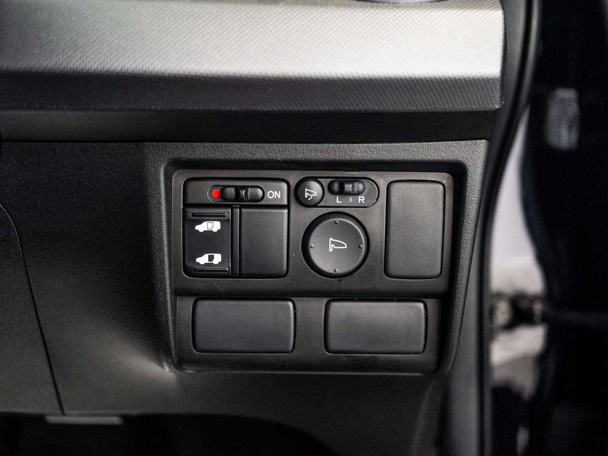 Honda Freed 2010 - фото автомобиля