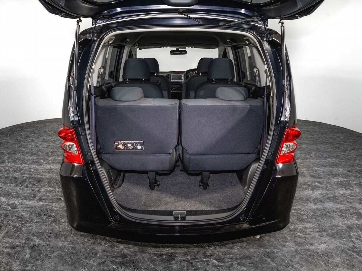 Honda Freed 2010 - фото автомобиля