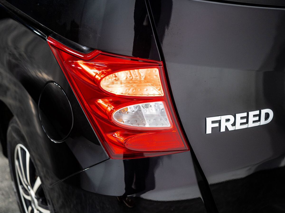 Honda Freed 2010 - фото автомобиля