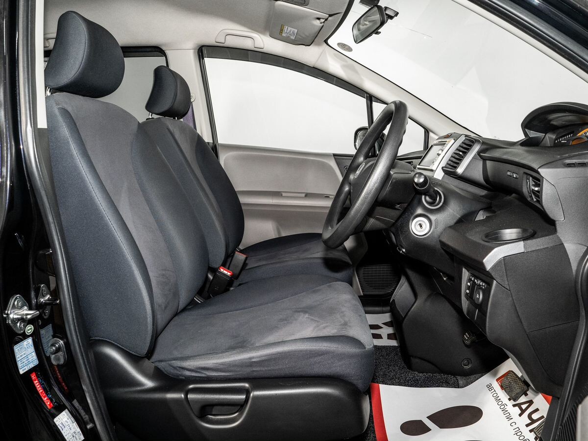 Honda Freed 2010 - фото автомобиля