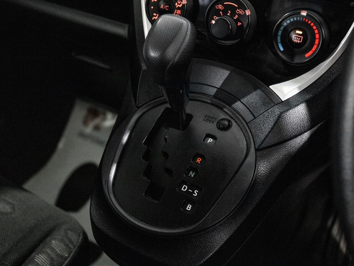 Toyota Ractis 2016 - фото автомобиля