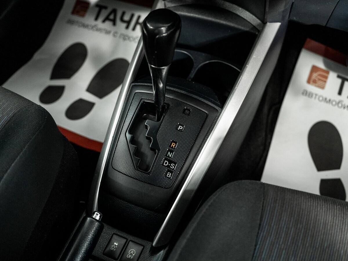 Toyota Corolla 2015 - фото автомобиля