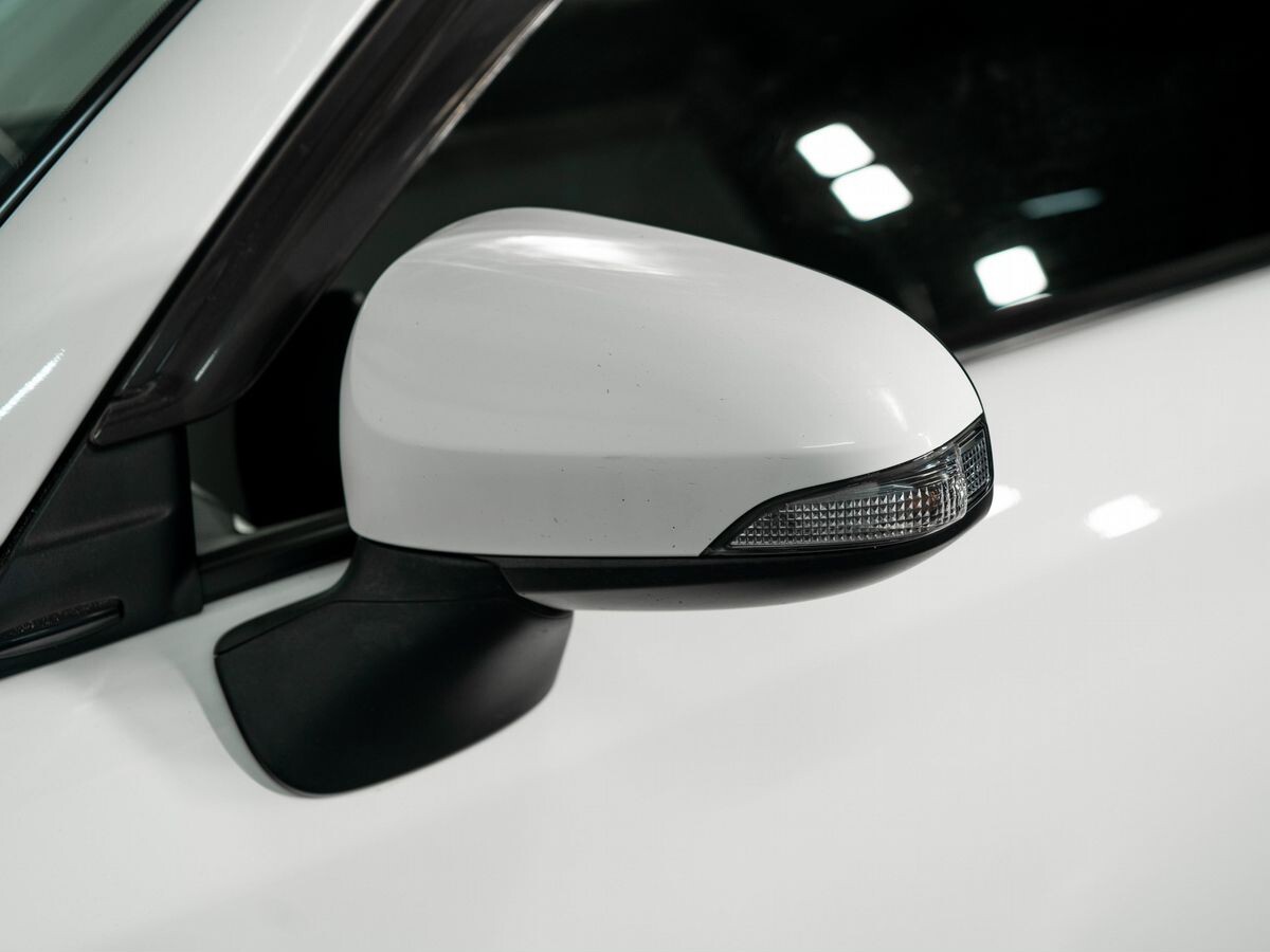 Toyota Corolla 2015 - фото автомобиля