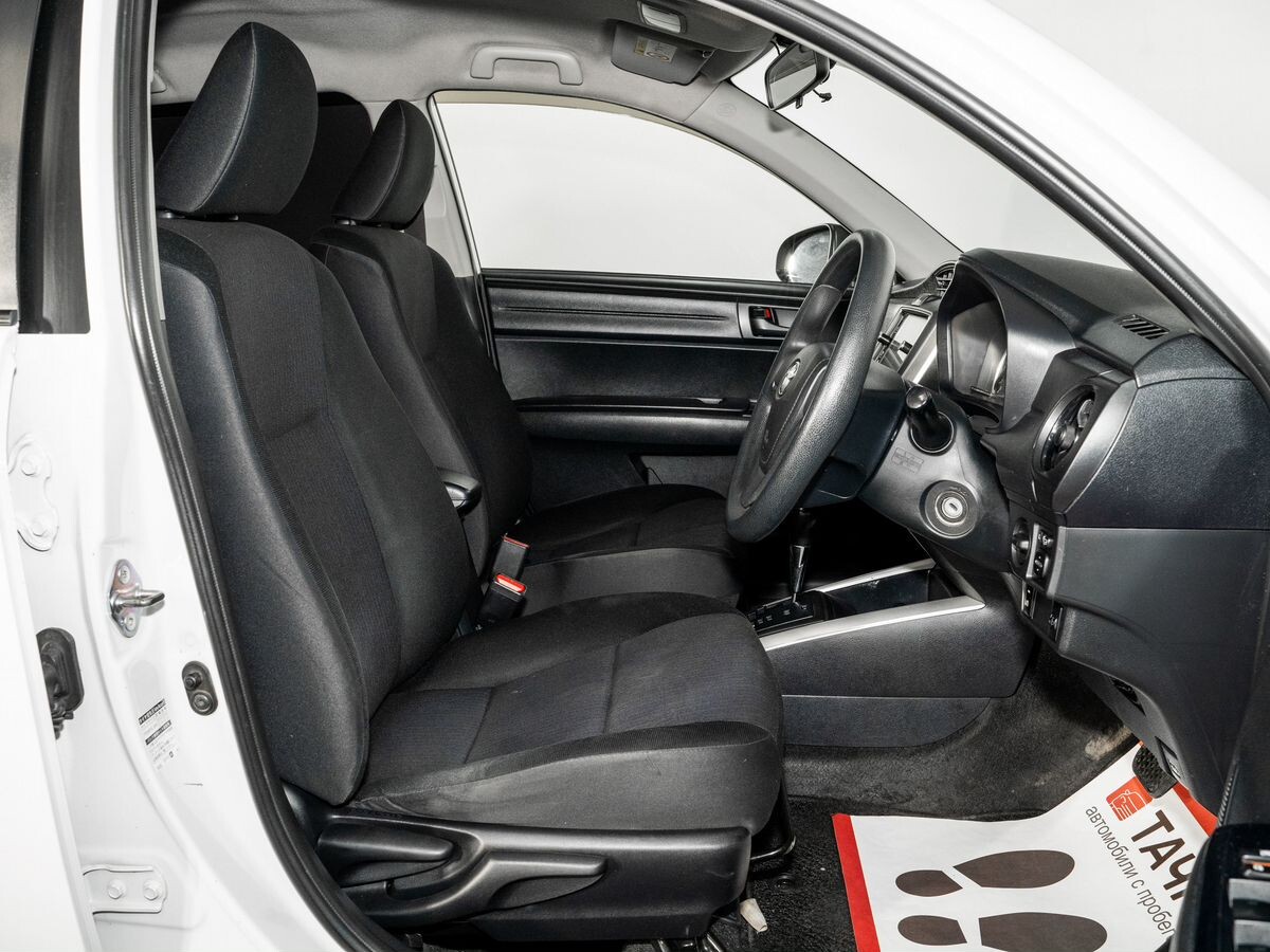 Toyota Corolla 2015 - фото автомобиля