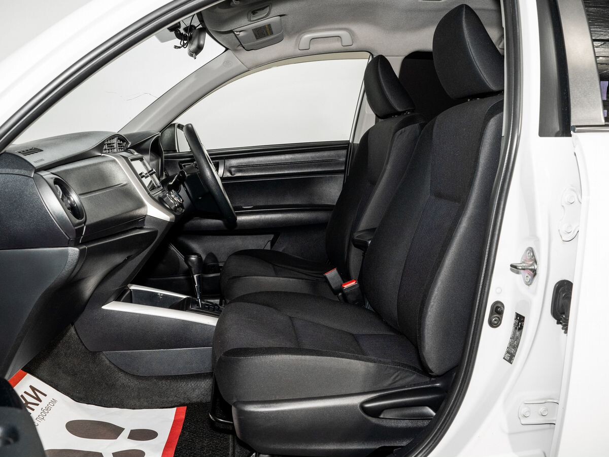 Toyota Corolla 2015 - фото автомобиля