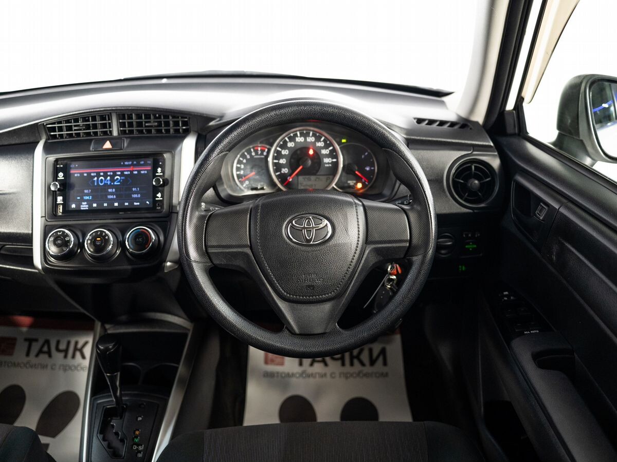 Toyota Corolla 2015 - фото автомобиля