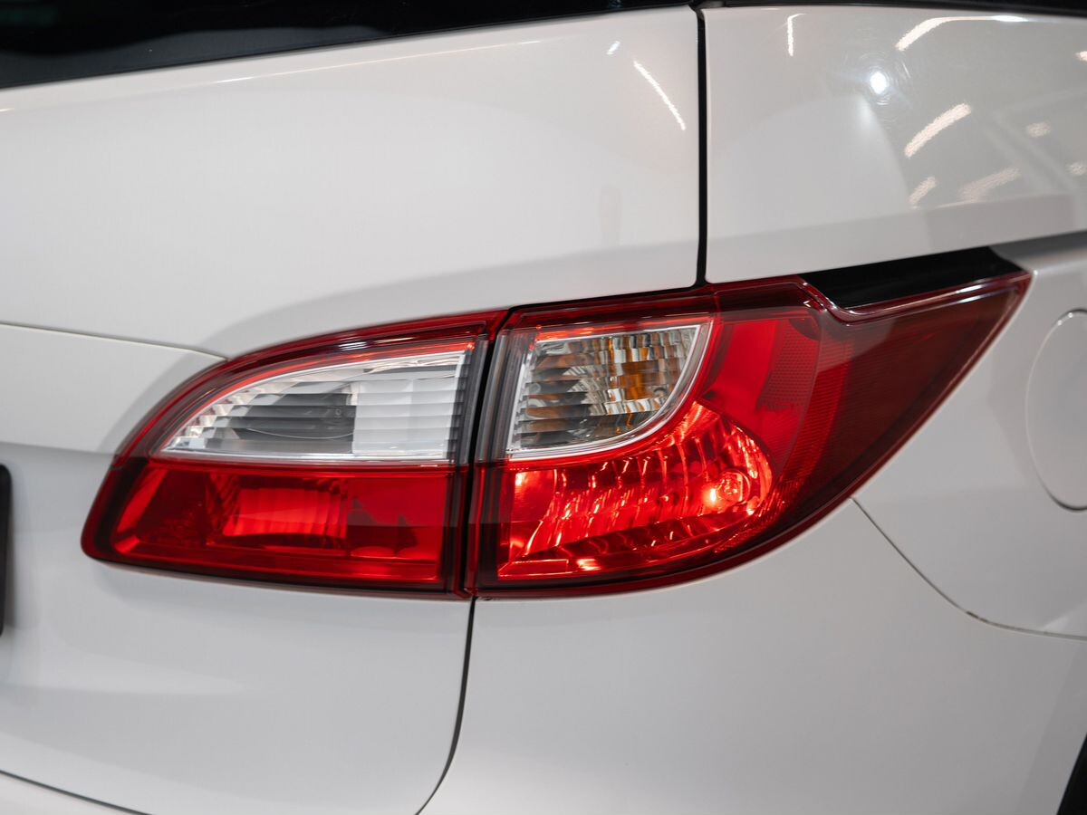 Mazda Premacy 2011 - фото автомобиля