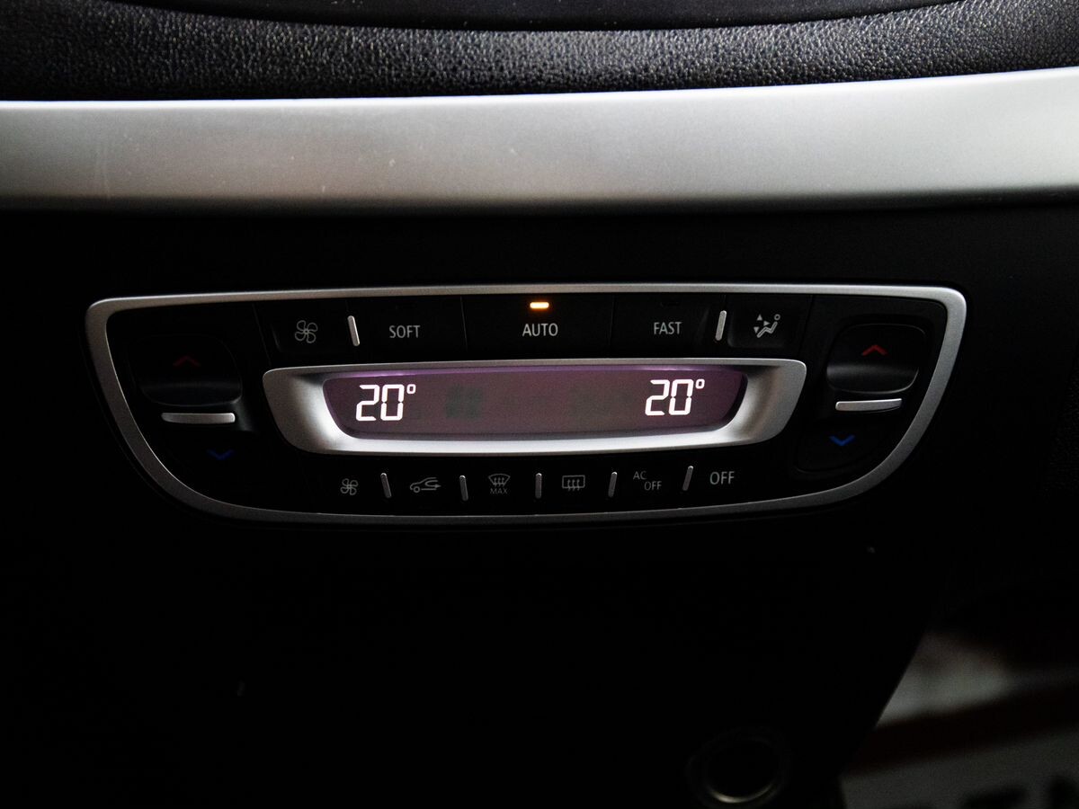 Renault Fluence 2012 - фото автомобиля