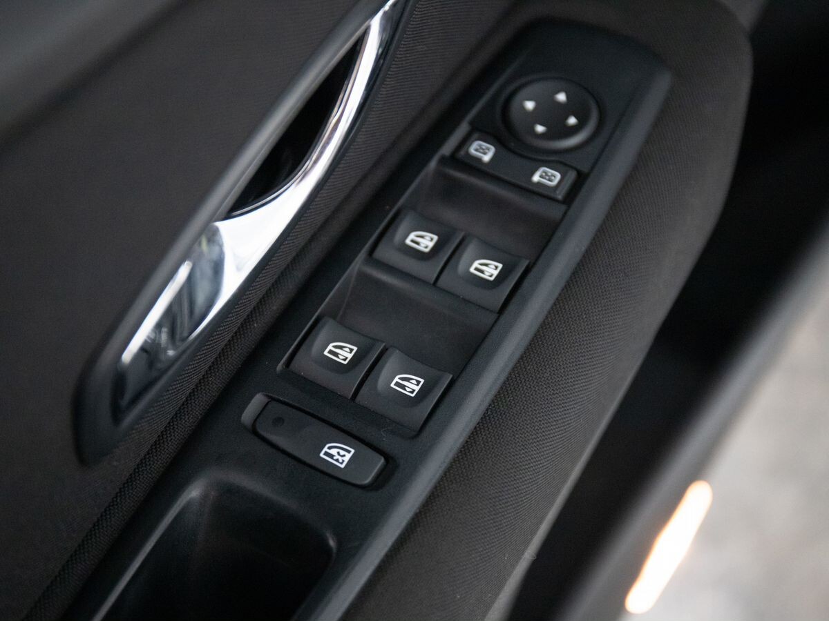 Renault Fluence 2012 - фото автомобиля