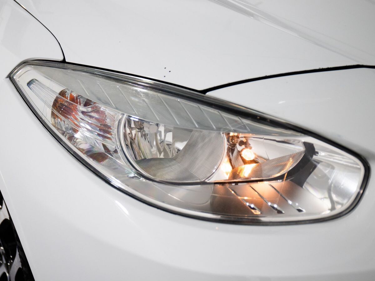 Renault Fluence 2012 - фото автомобиля