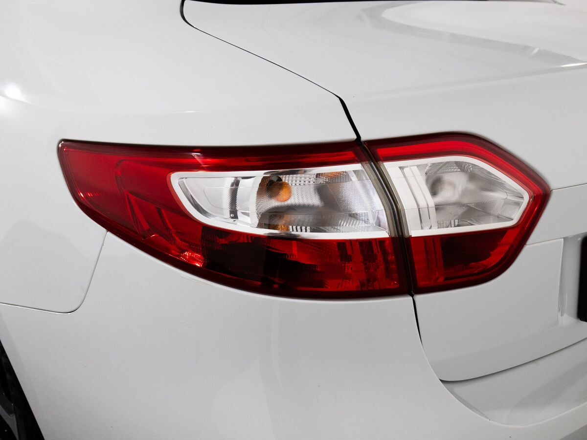 Renault Fluence 2012 - фото автомобиля