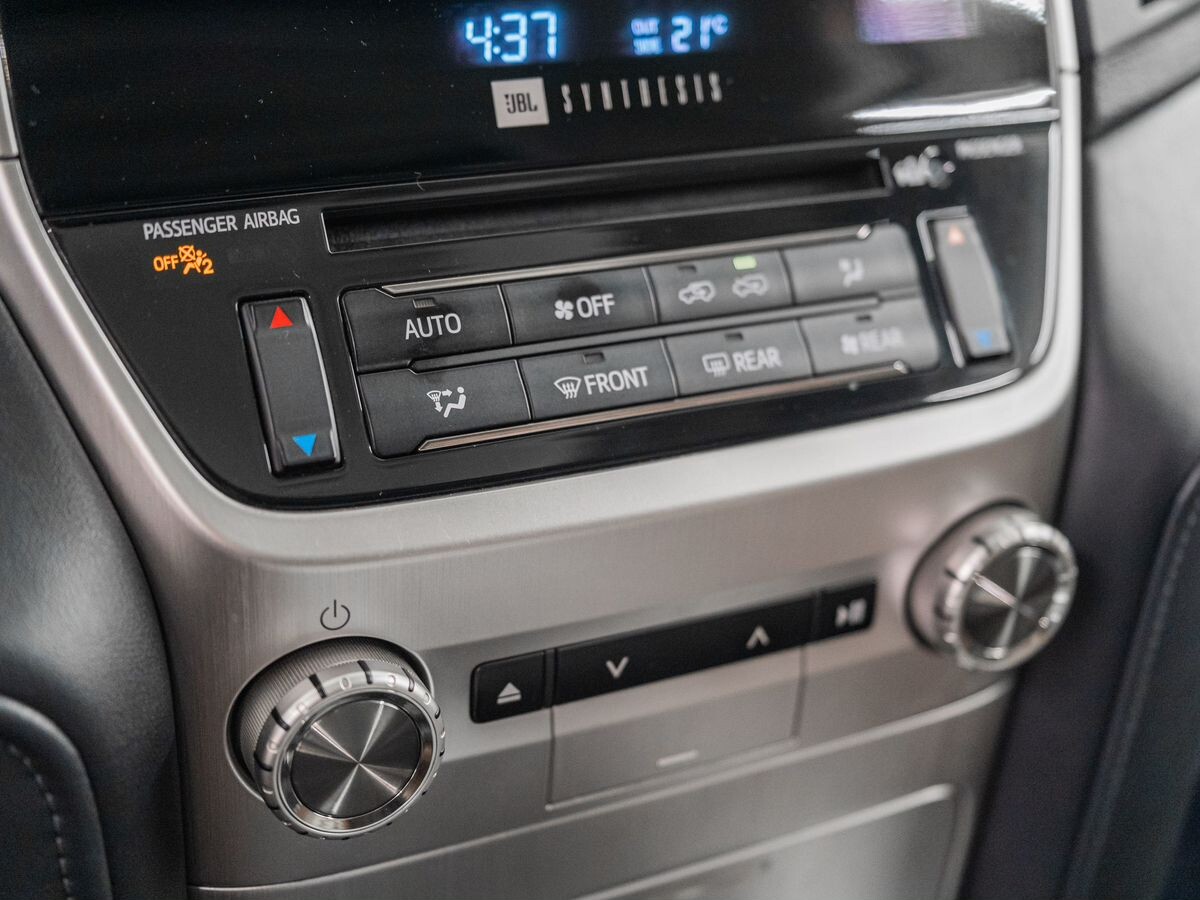 Toyota Land Cruiser 2016 - фото автомобиля