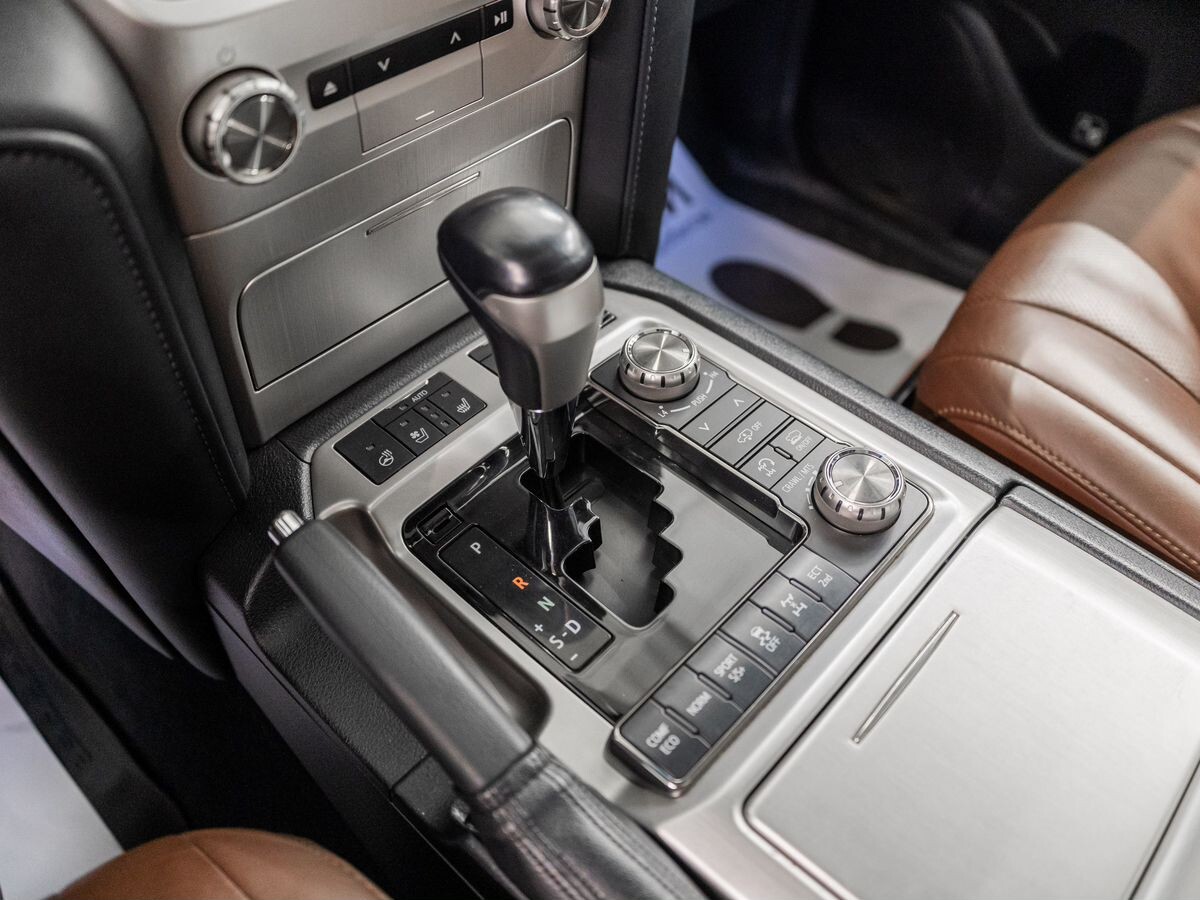 Toyota Land Cruiser 2016 - фото автомобиля