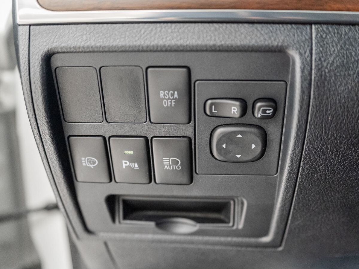 Toyota Land Cruiser 2016 - фото автомобиля