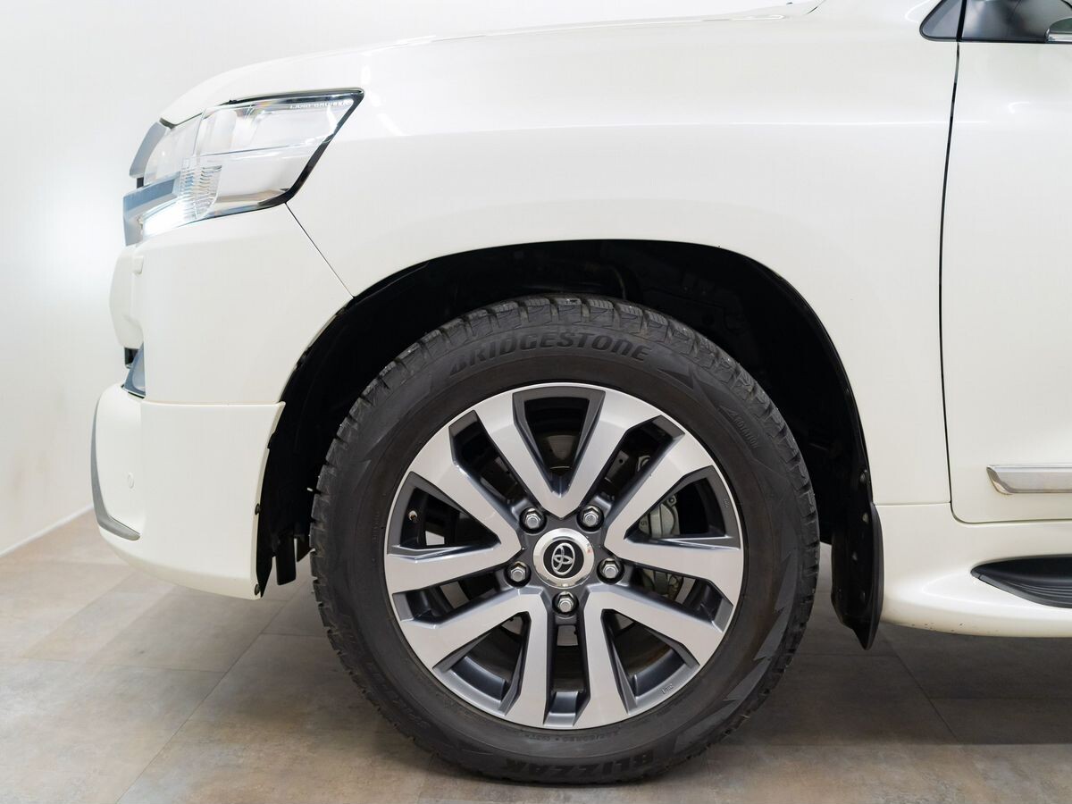 Toyota Land Cruiser 2016 - фото автомобиля