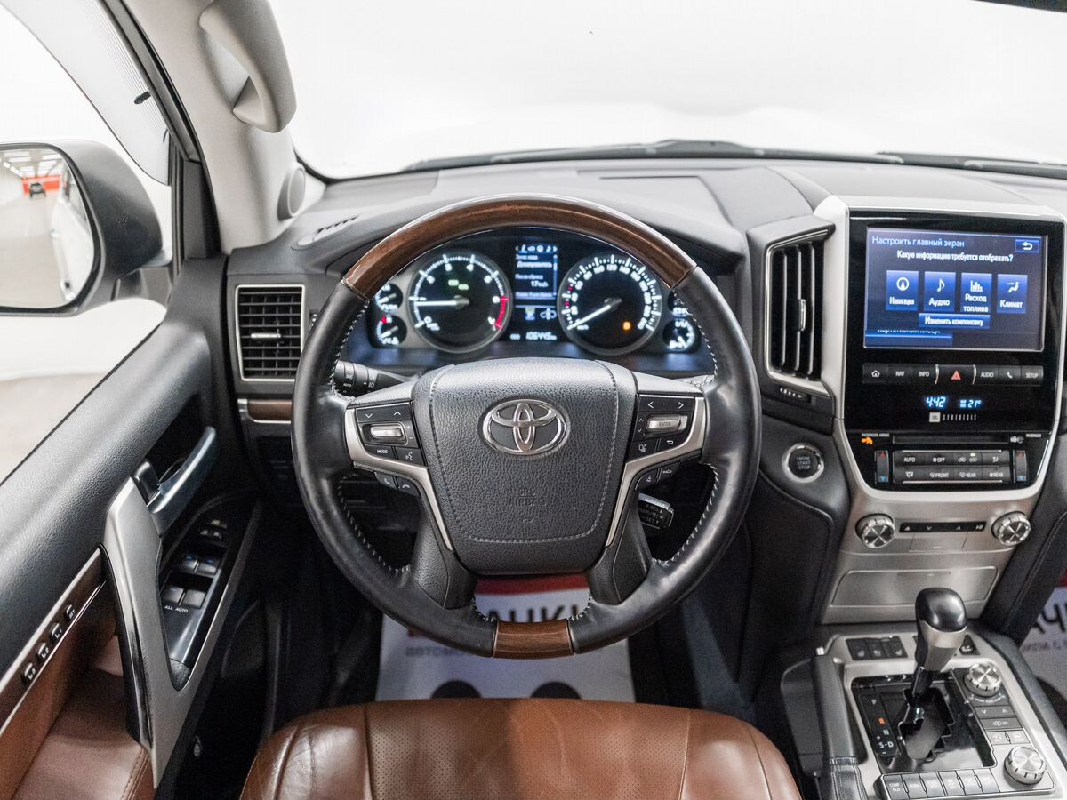 Toyota Land Cruiser 2016 - фото автомобиля