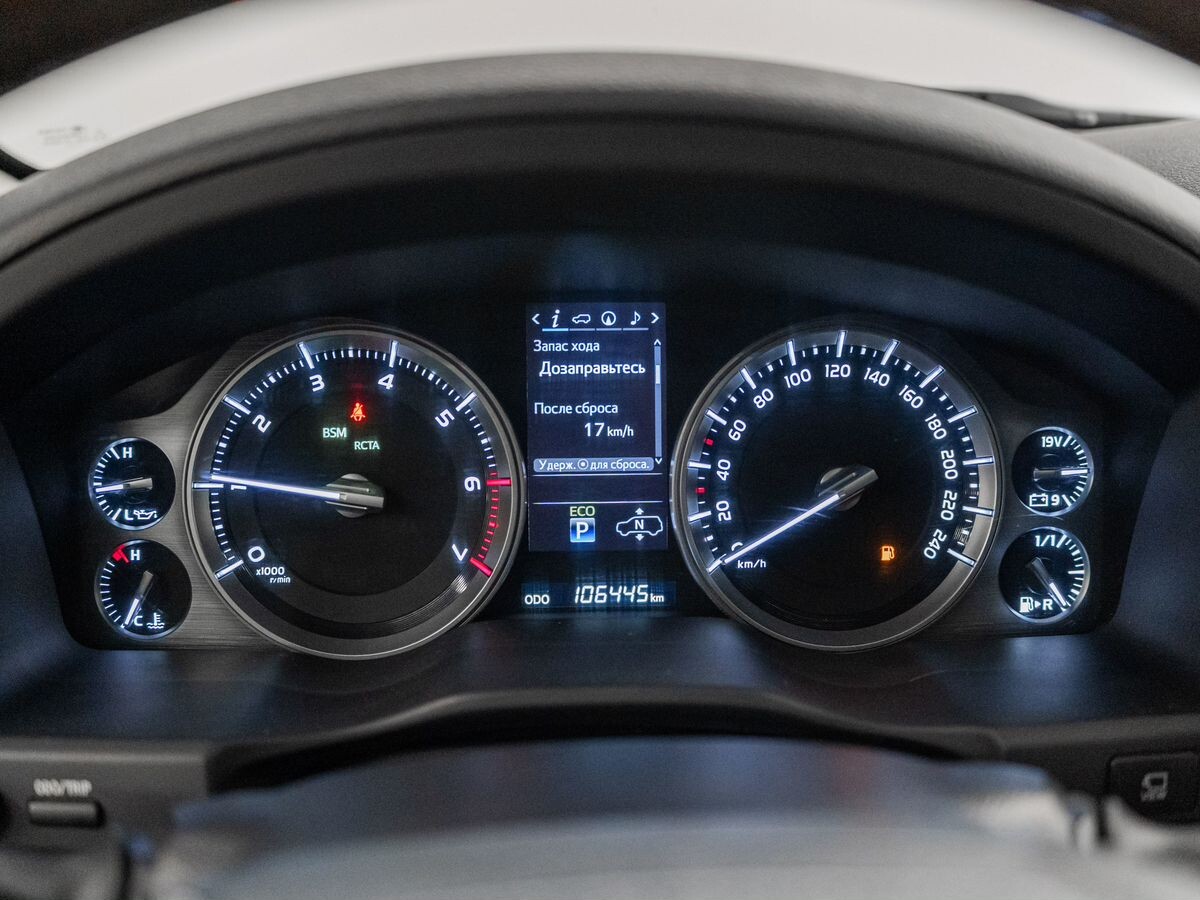 Toyota Land Cruiser 2016 - фото автомобиля