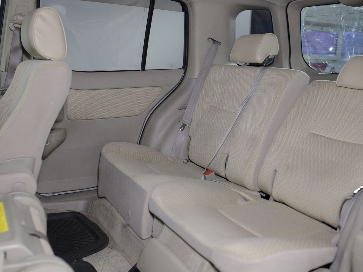 Toyota Raum 2010 - фото автомобиля