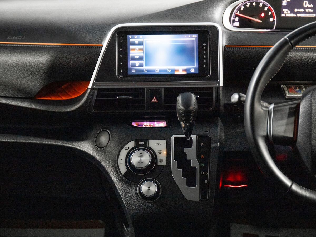 Toyota Sienta 2019 - фото автомобиля