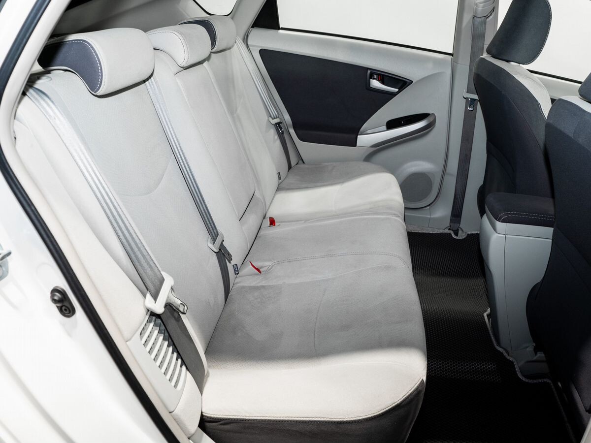 Toyota Prius 2010 - фото автомобиля