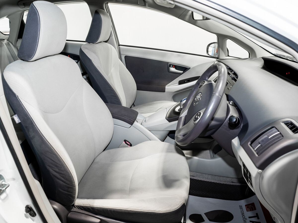 Toyota Prius 2010 - фото автомобиля