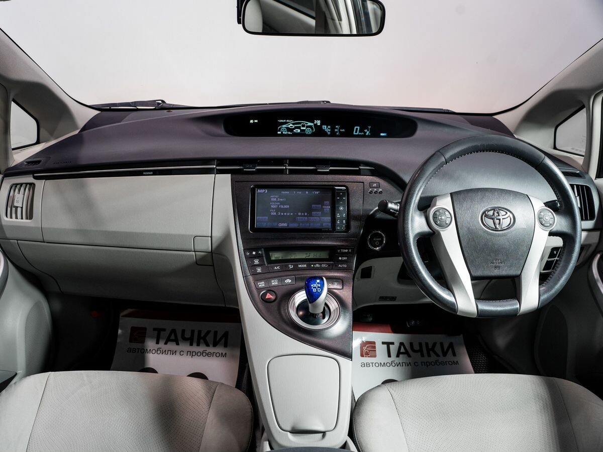 Toyota Prius 2010 - фото автомобиля