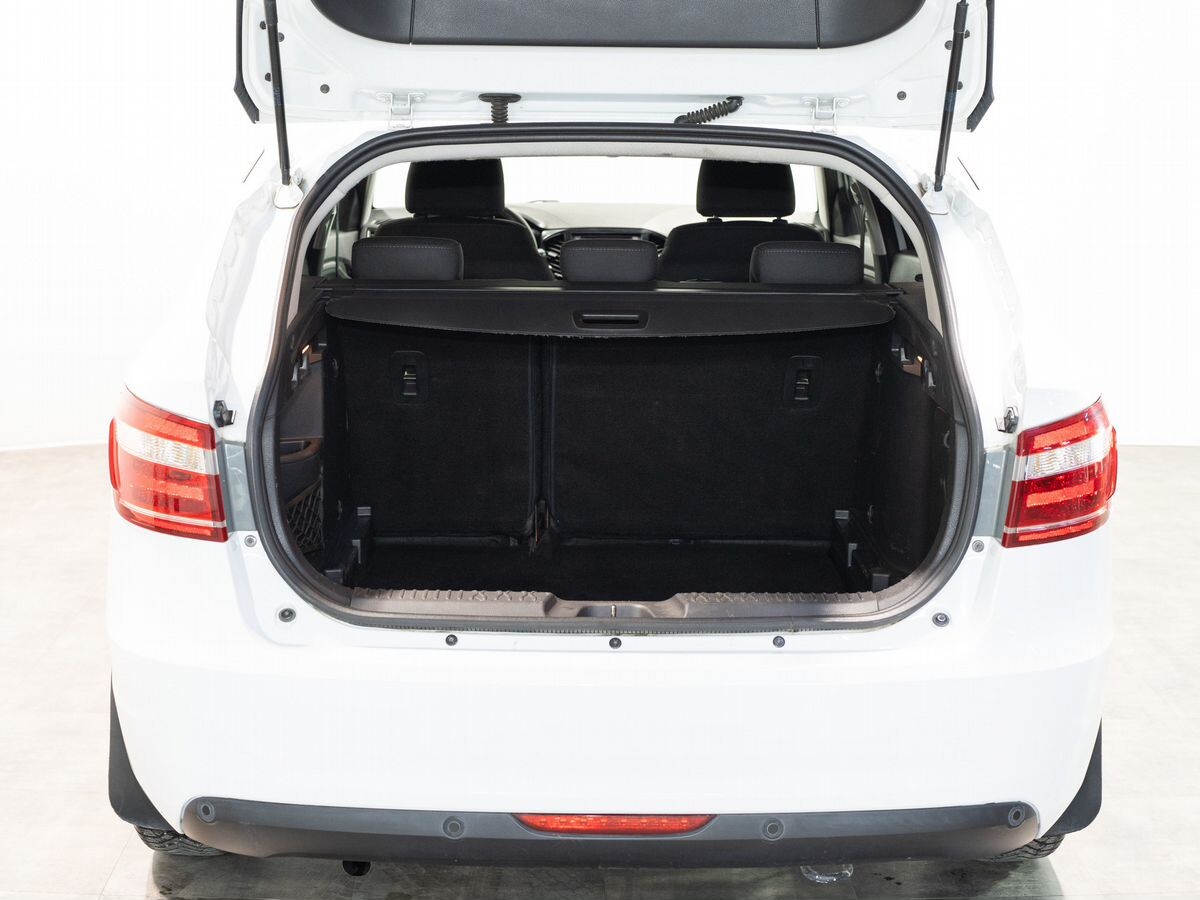 Lada (ВАЗ) Vesta 2019 - фото автомобиля