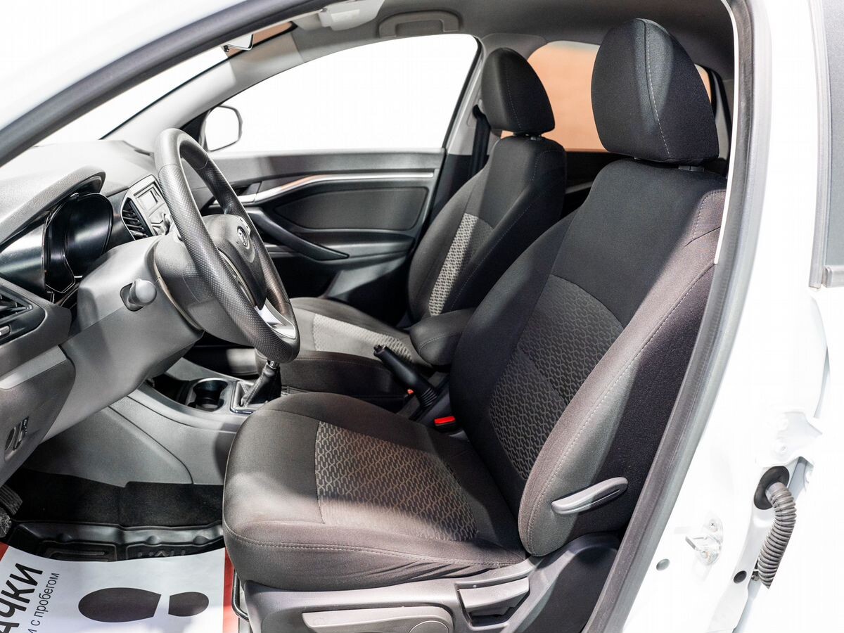 Lada (ВАЗ) Vesta 2019 - фото автомобиля