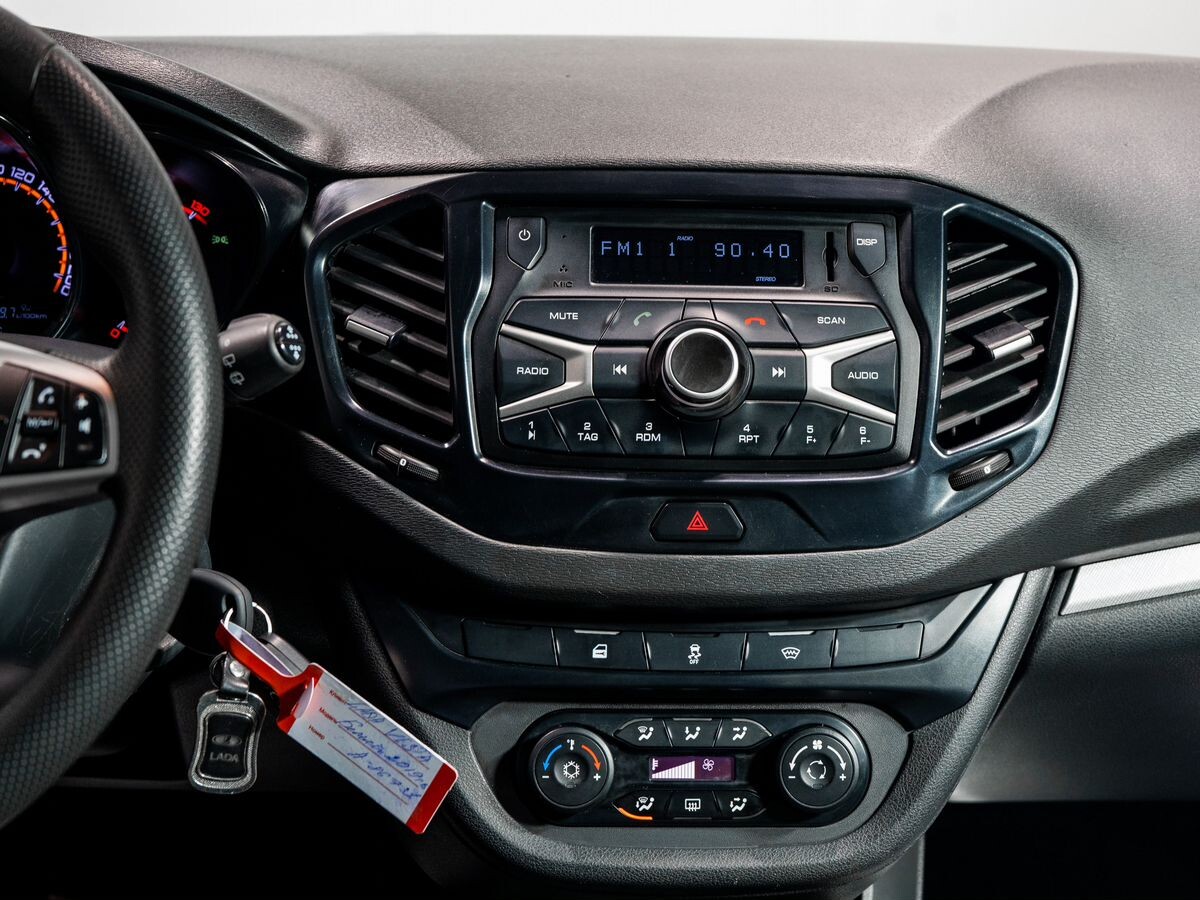 Lada (ВАЗ) Vesta 2019 - фото автомобиля