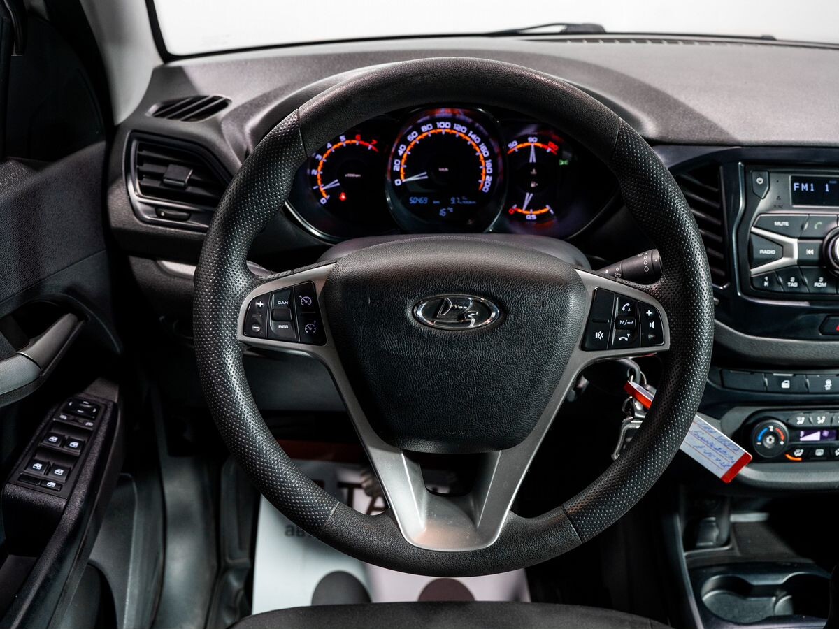 Lada (ВАЗ) Vesta 2019 - фото автомобиля