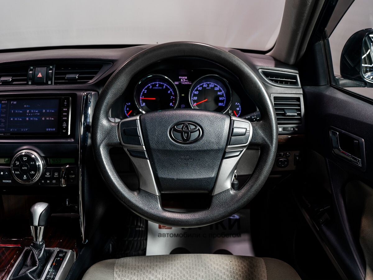 Toyota Mark X 2010 - фото автомобиля