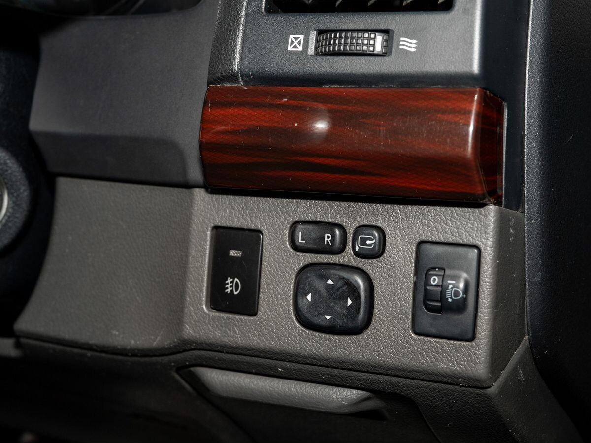 Toyota Mark X 2010 - фото автомобиля