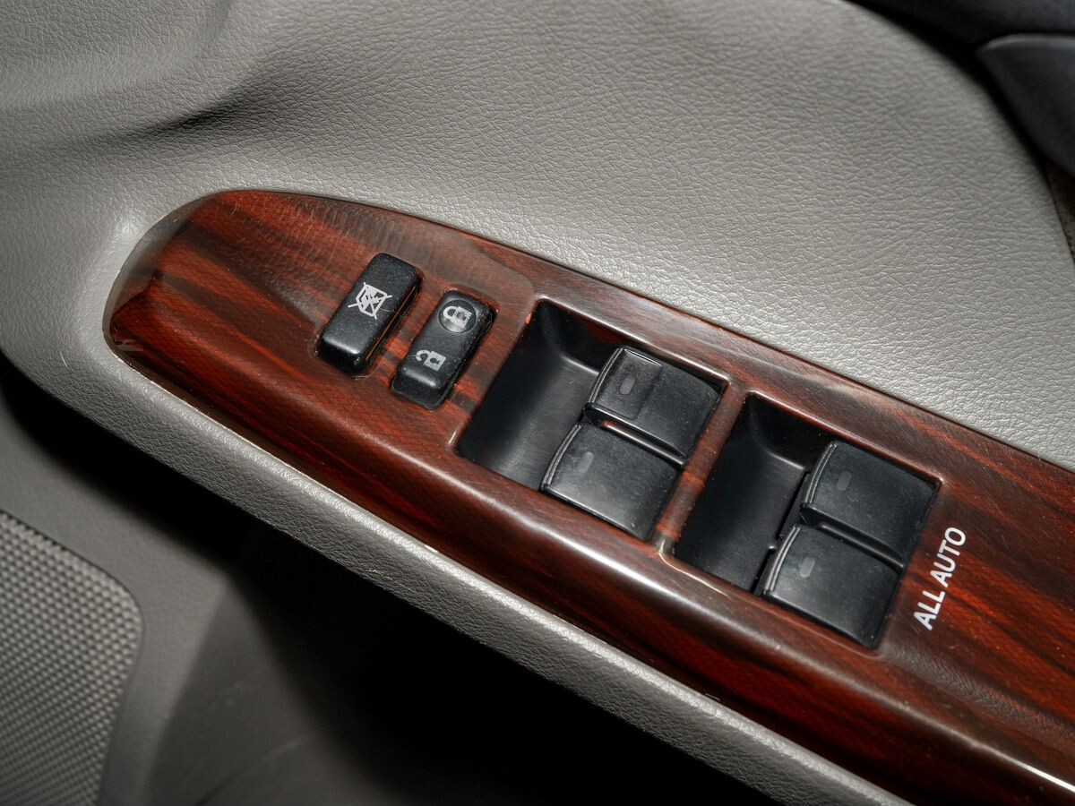 Toyota Mark X 2010 - фото автомобиля