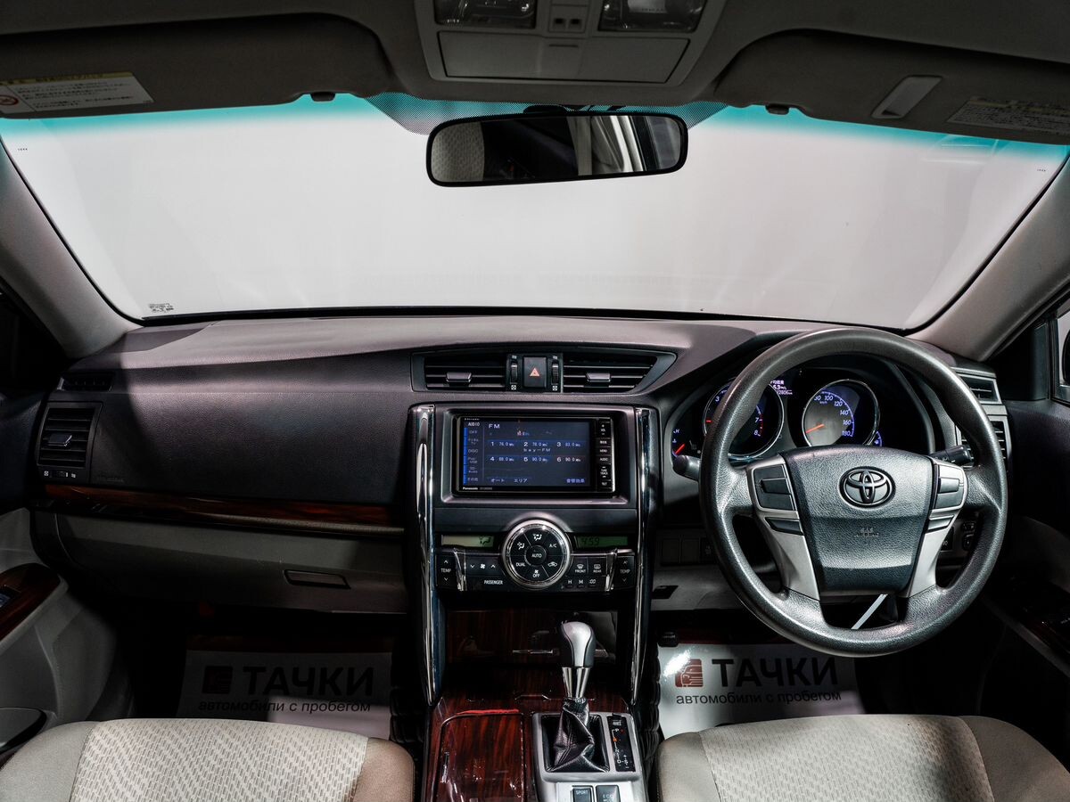 Toyota Mark X 2010 - фото автомобиля