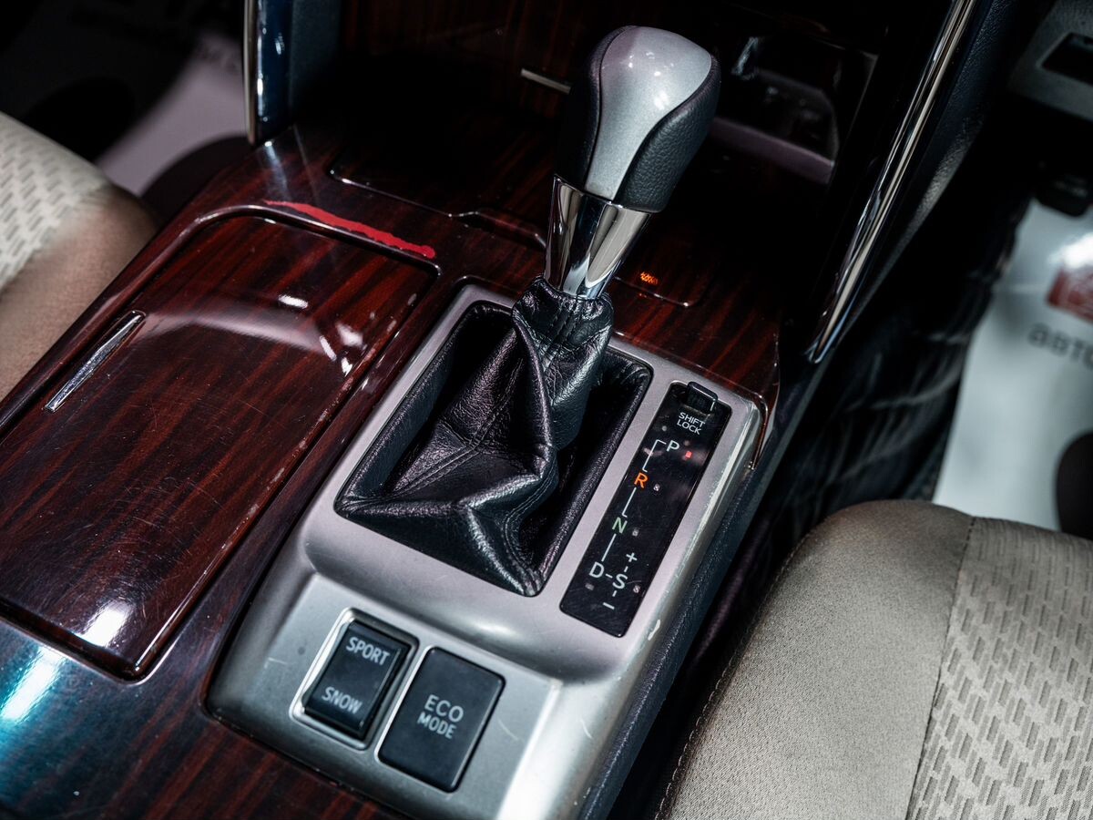 Toyota Mark X 2010 - фото автомобиля