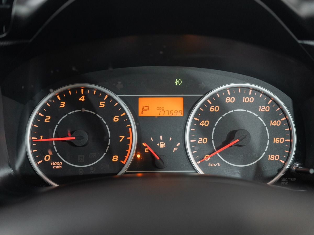 Toyota Wish 2010 - фото автомобиля