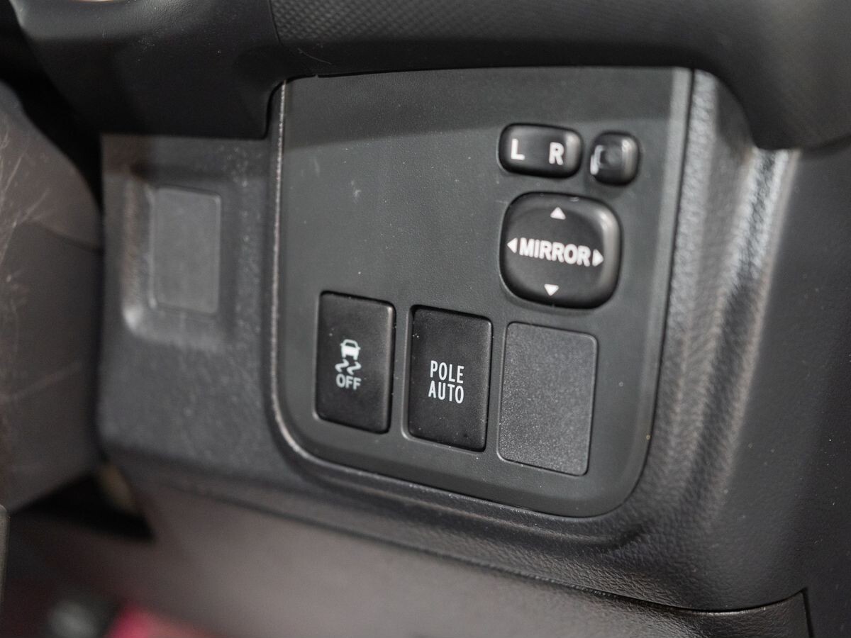 Toyota Wish 2010 - фото автомобиля