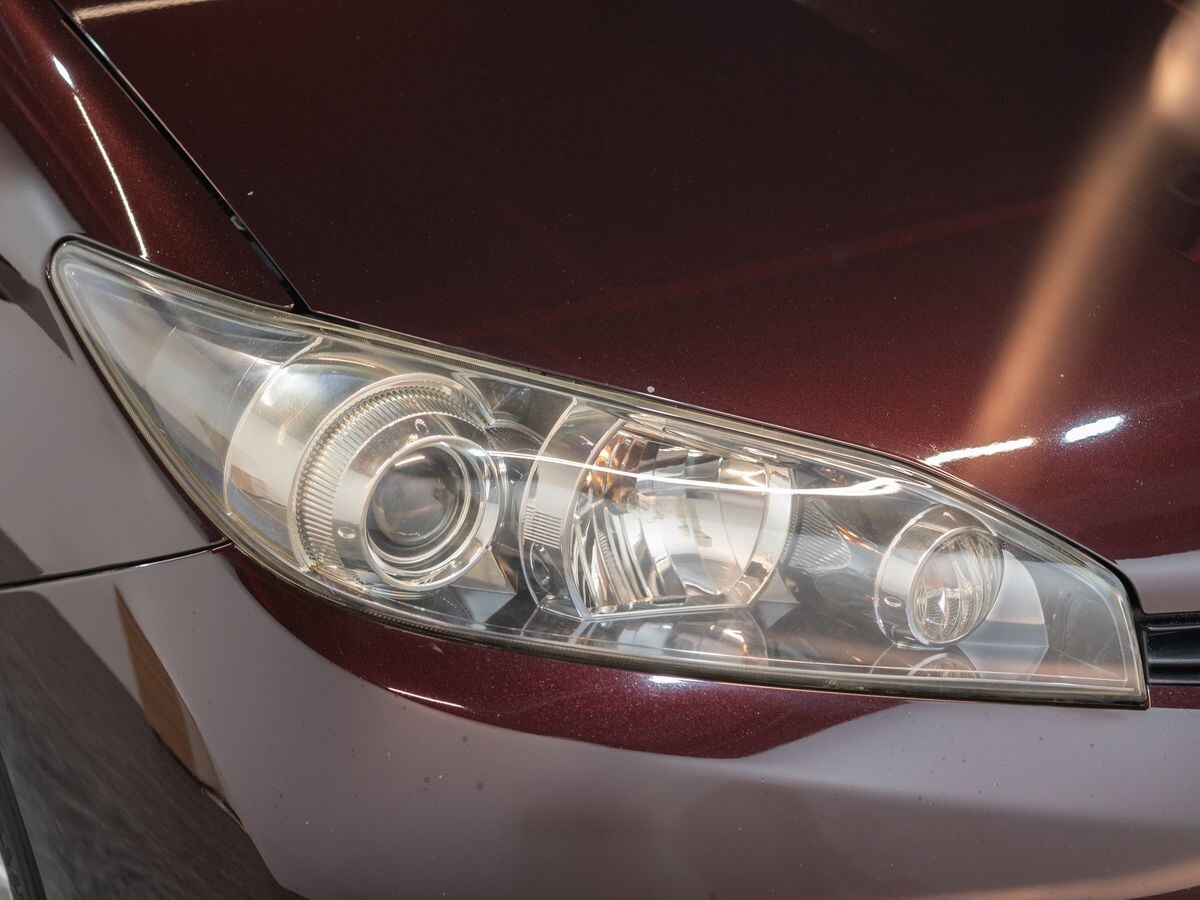 Toyota Wish 2010 - фото автомобиля