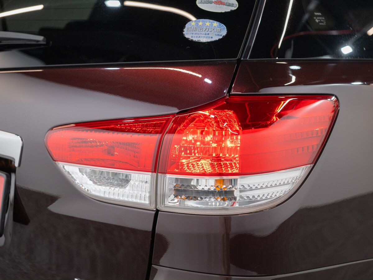 Toyota Wish 2010 - фото автомобиля