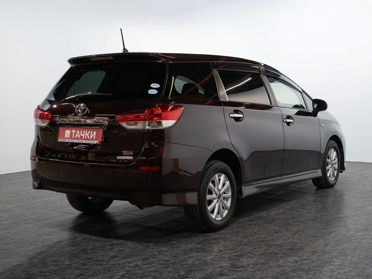 Toyota Wish 2010 - фото автомобиля